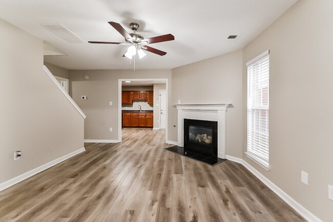 Photo - 1607 Central Trails Dr