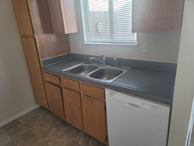 Photo - 3 Bedroom Town Home in Magna