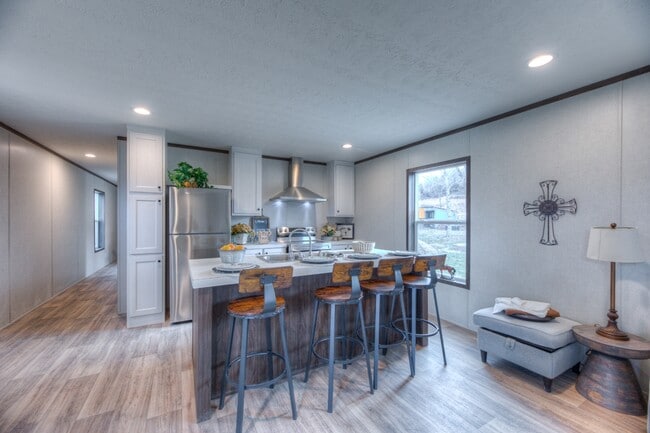 Building Photo - 6658 Bratton Rd