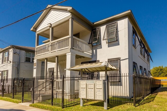 Building Photo - 215 N Milby St Unit 4