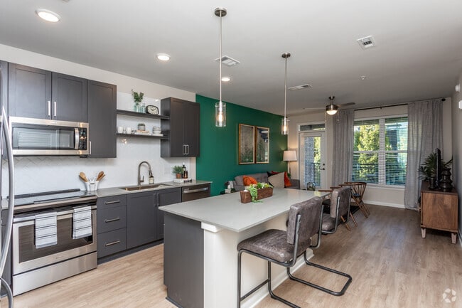 1BR, 1BA - 769 SF - Live 8 West