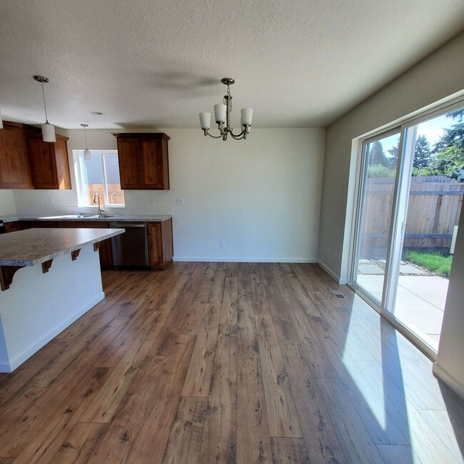 Photo - Dog Friendly 3bed : 2.5 bath home w/ Garage