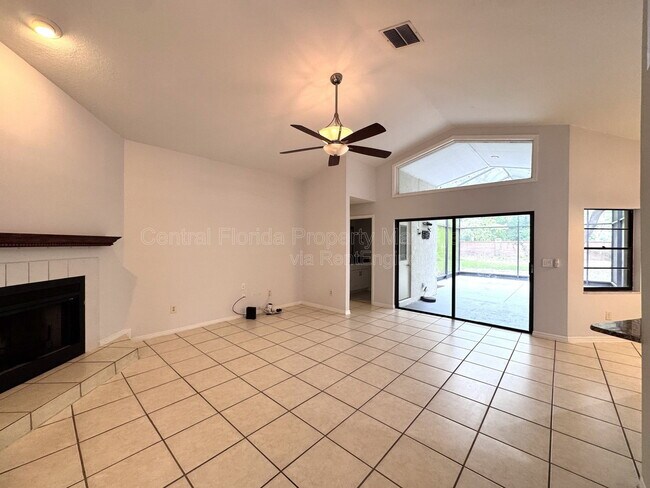 Photo - 721 Endeavour Dr S