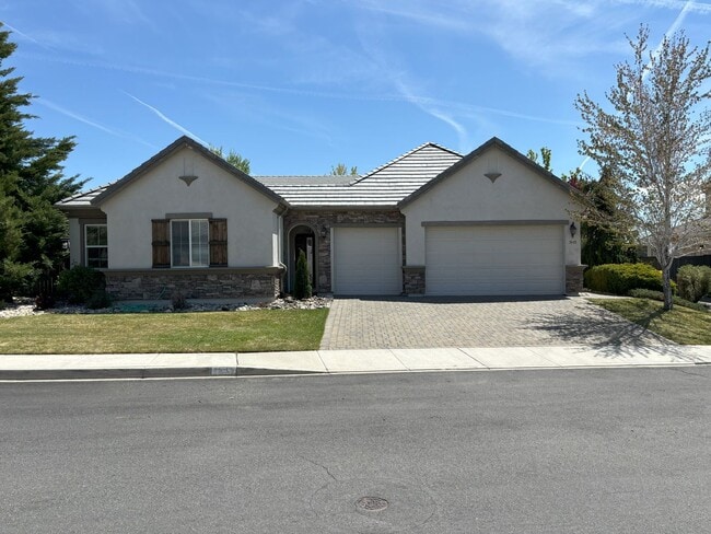 Building Photo - Sprawling Home Near UNR - One Level Living with 4 Beds - 3 Baths - 3 Car Garage