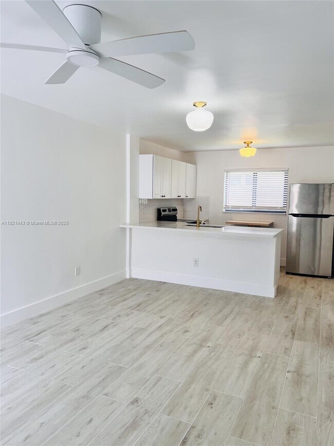 Photo - 910 SW 4th Ave Unit 1