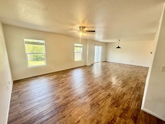 Photo - 3 Bedroom 2.5 Bath Townhouse w/ 2-Car Garage!