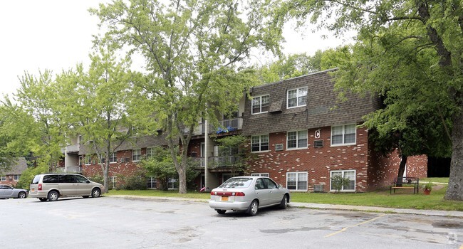 Building Photo - Colonial Hills Apartments