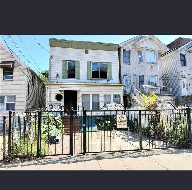 Building Photo - 64 Corbin Ave Unit 2