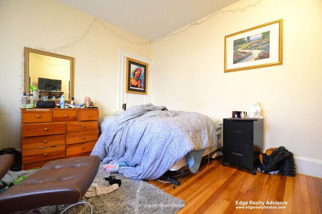 Photo - 40 Falkland St Unit 1