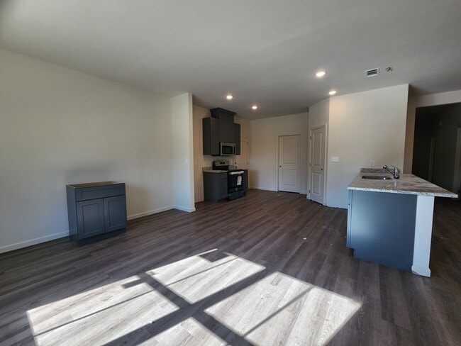 Photo - 20999 Oregon St