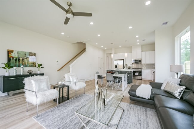 Photo - 5630 Balbo St