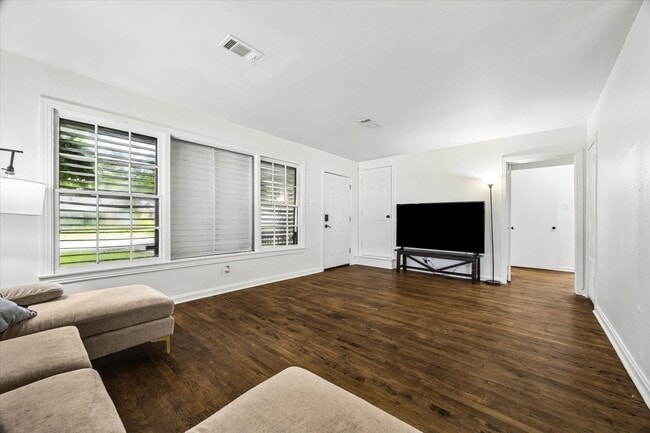 Photo - 2423 Meadow Ln