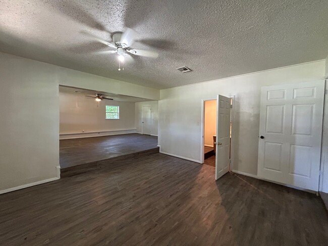 Photo - 712 Lakeview Dr