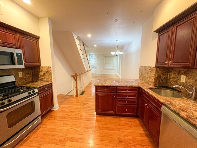 Photo - 215 Quince St