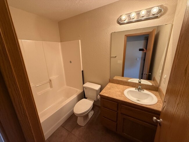 Photo - 3343 S Hillcrest Ave