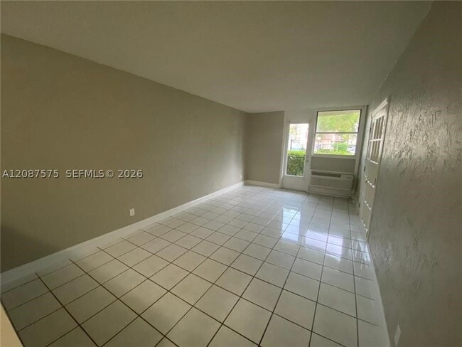 Building Photo - 2771 Riverside Dr Unit 111-A