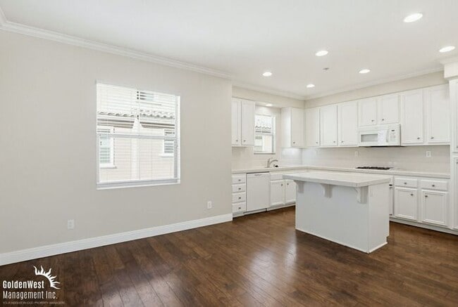Photo - Beautiful 3Bdm 2.5Ba Townhome in a Prime San Marcos Location