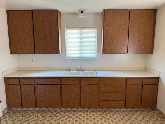 Photo - 4833 E Main St