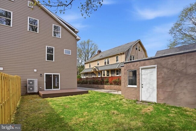 Photo - 425 Grove Pl