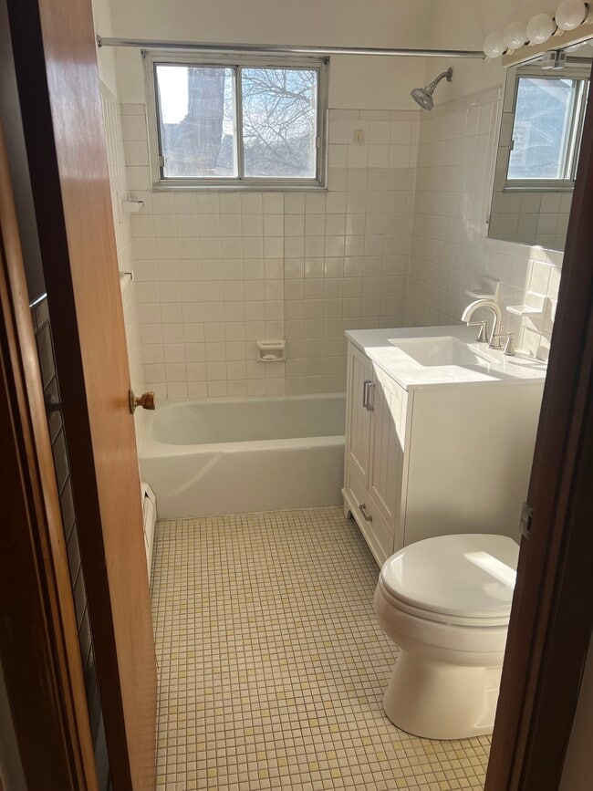 Baño - 181 Oakwood Ave Unidad A1