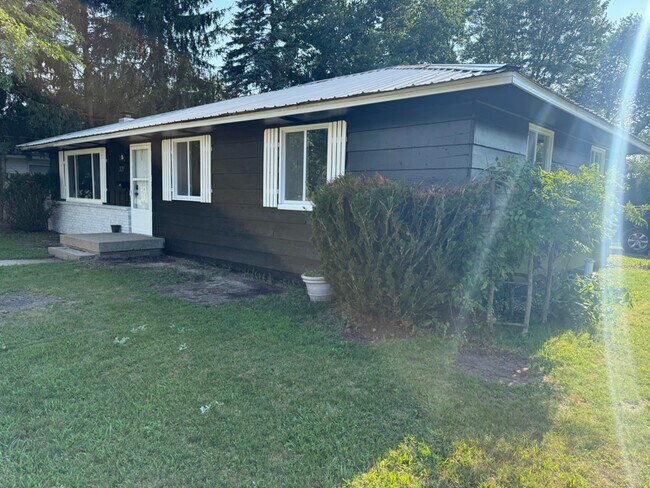 Photo - 327 N 6th St