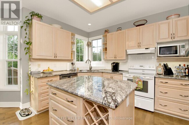 Photo - 53 Mattawa Crescent