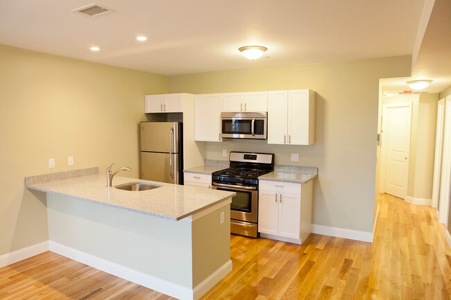 Building Photo - 26 Darling St Unit 8