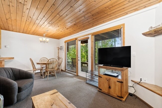 Building Photo - 1 bedroom, 1 bath condo at Bay Point