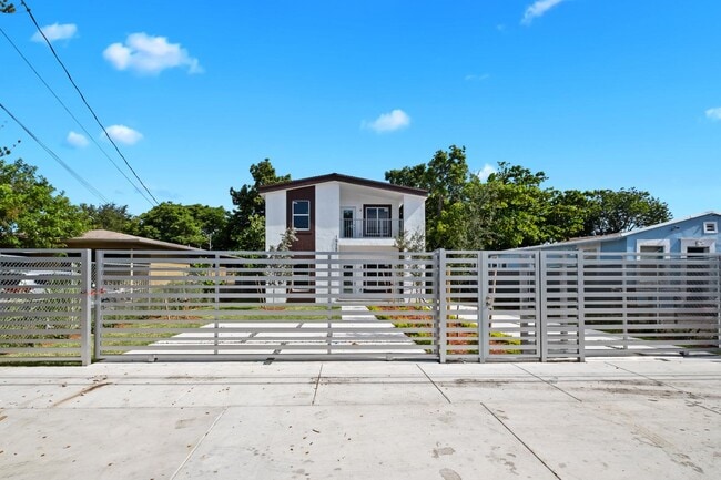 1938 NW 60th St