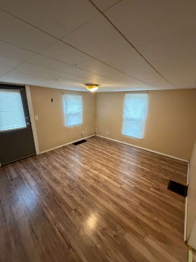 Photo - 12 Hutchins St Unit Lower