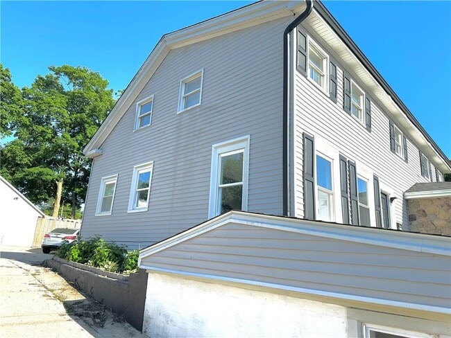 Photo - 109 Earl St