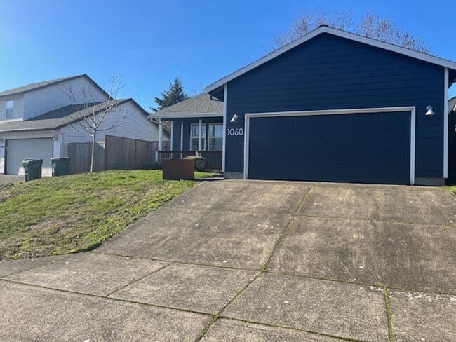 Photo - 3 Bedroom 2 Bath Dundee OR 97115
