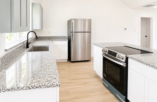 Photo - 815 Centerwood Dr
