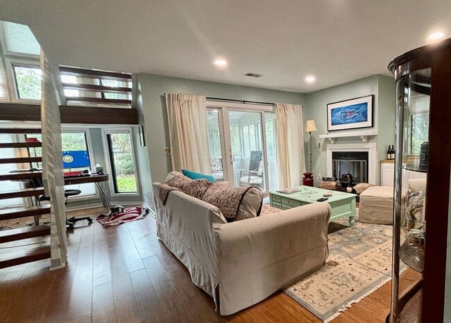 Photo - Available 12/16. Beautiful FURNISHED End-U... Casa