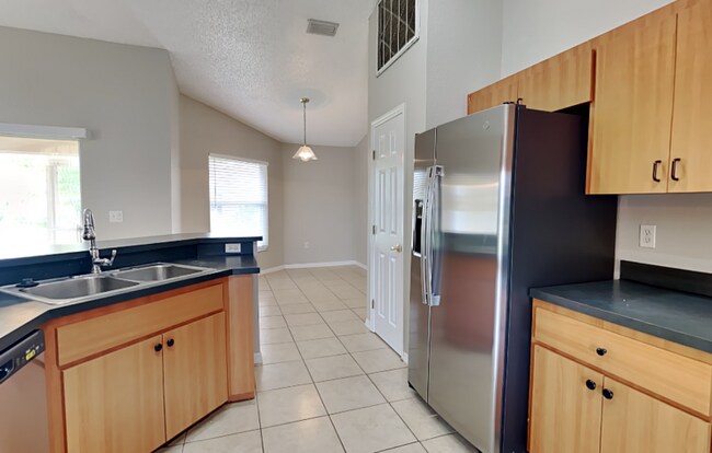 Photo - 817 Highland Crest Loop