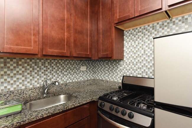 Photo - 556 W Arlington Pl Unit 2