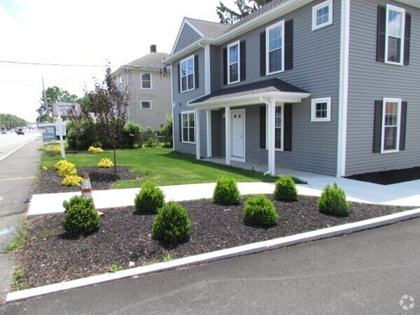 Building Photo - 1093 Main St Unit 3 Rental