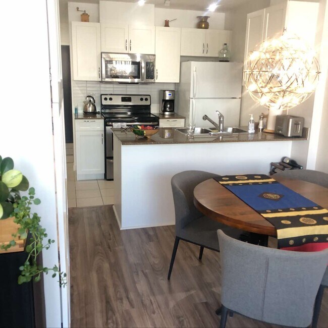 Photo - 938 Smithe St