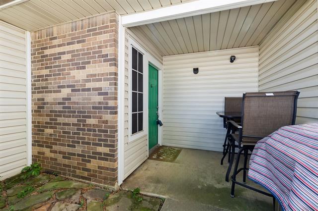 Photo - 724 Creekwood Ct