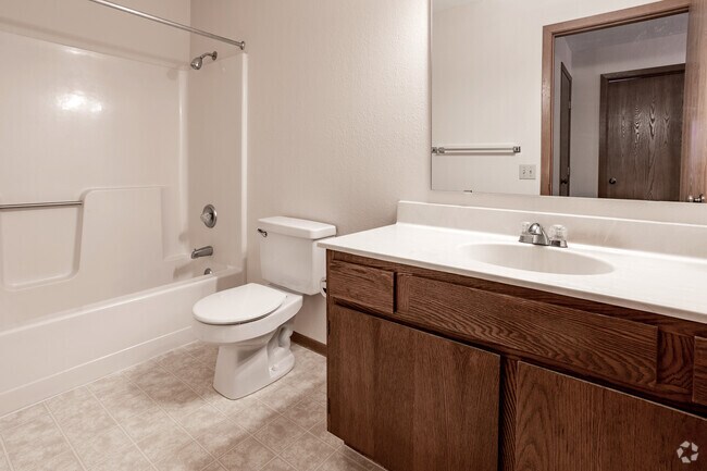 2BR, 1BA - 793SF - Bathroom