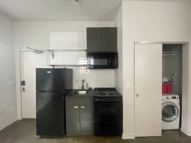 Photo - 4606 N Malden St Unit 1140-218