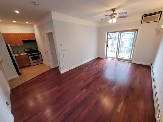 Building Photo - 1 bedroom in ASTORIA NY 11105 Unit 2 Rental