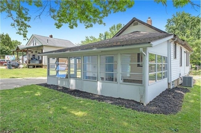 Photo - 2332 Cooledge Ave