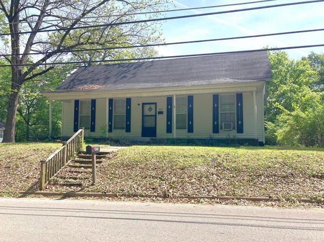 Building Photo - 420 N McLemore Ave