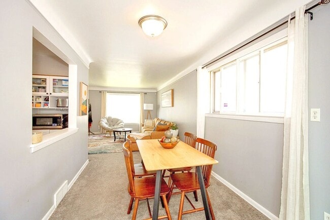 Photo - FULLY FURNISHED ACED 3 BED 1.5 BATH SINGLE...