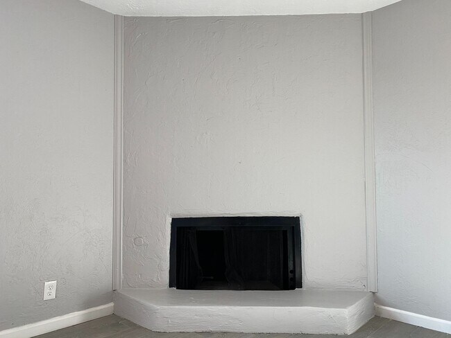 Photo - 2 Bedroom Duplex near lake Overholser