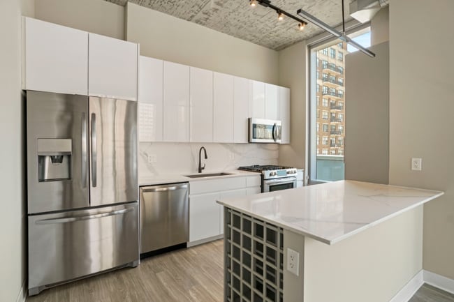 Building Photo - 202 W Institute Pl Rental