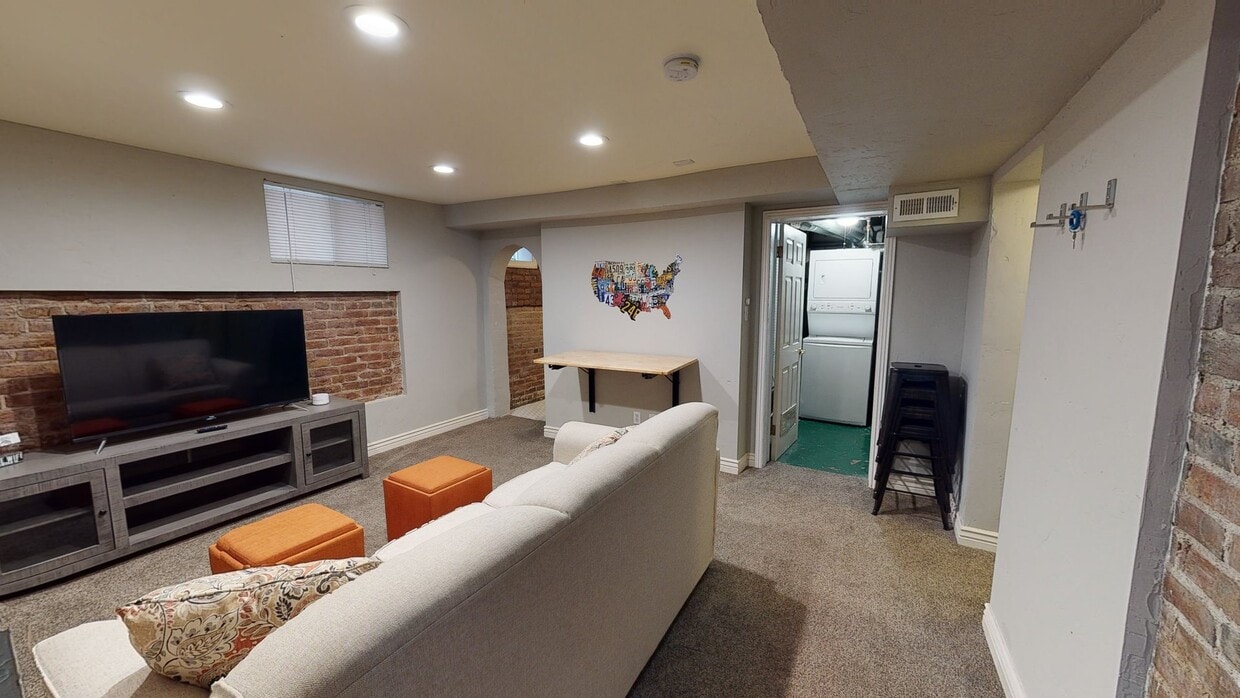 Photo - Charming Capitol Hill private basement apa... House