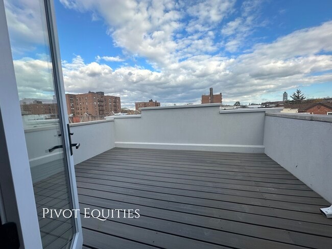 2434 E 2nd St Unit 3