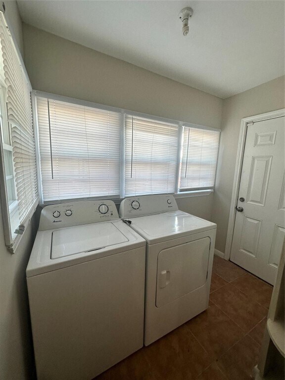 Photo - 3571 Daphne St